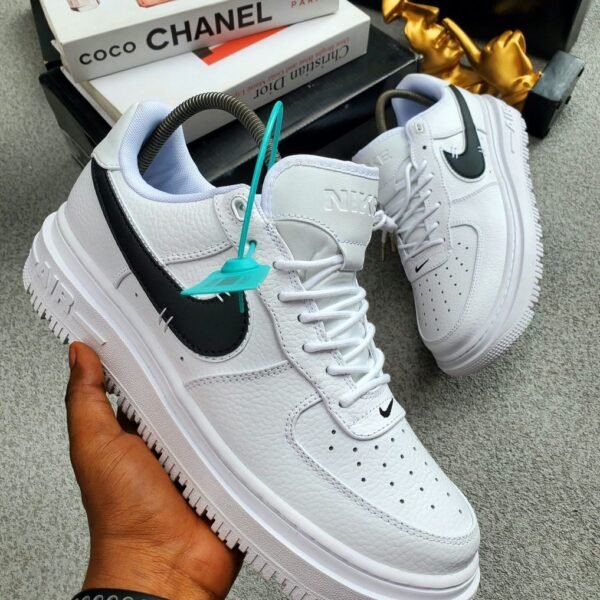 Nike Air Force  Sneaker White & Black Stitch