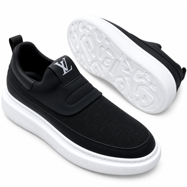 LoU1s Black Sneaker